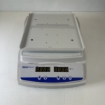 microplate-shaker-fisherbrand-with-4-place-platform-88861024-orbital-2-5mm-1000rpm