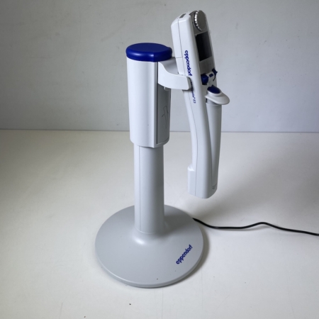 eppendorf-multipette-e3-electronic-repeating-pipette-charger-stand-4987000380